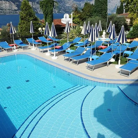 Cristallo Hotell 3*