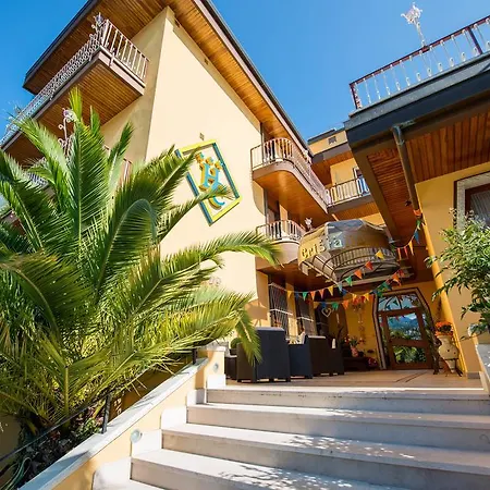 Cristallo Hotell 3*