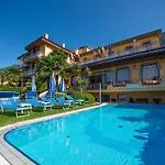 Hotel Cristallo 3*